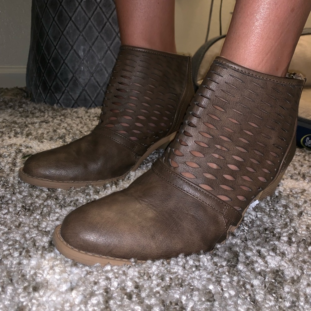 Brown booties! - Picture 2 of 3